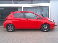 Used Toyota Yaris 99 HP (72 kW) 2017 Red bitone Hatchback