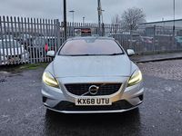 Używany Volvo V40 R-Design Pro 150 KM (110 kW) 2018 Srebrny Hatchback