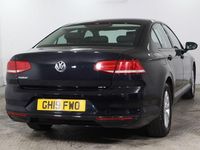 Usado VW Passat S 150 CV (110 kW) 2019 Negro Berlina