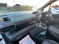 Used Vauxhall Combo 100 HP (73 kW) 2021 White MPV