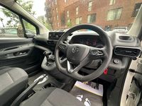 Second-hand Vauxhall Combo 100 CP (73 kW) 2021 Alb Van