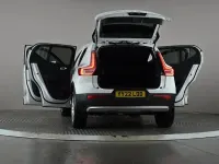 Used Volvo XC40 Momentum 163 HP (119 kW) 2022 White SUV