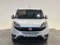 Usado Fiat Doblò 90 CV (66 kW) 2023 Plateado Monovolumen