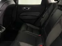 Usado Volvo XC60 Plus 197 HP (144 kW) 2023 Cinzento SUV