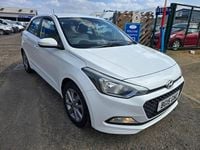 Used Hyundai i20 SE 84 HP (61 kW) 2015 White Hatchback