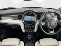 Usado Mini Cooper Exclusive 134 CV (98 kW) 2023 Negro Utilitario