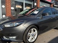 Usado Ford Focus Titanium 125 HP (91 kW) 2017 Cinzento Citadino