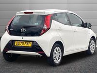 Used Toyota Aygo X-play 72 HP (52 kW) 2020 White Hatchback