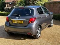Used Toyota Yaris Hybrid 101 HP (74 kW) 2016 Grey Hatchback