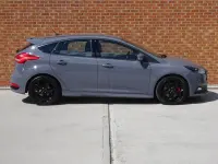 Used Ford Focus ST 185 HP (136 kW) 2017 Grey Hatchback