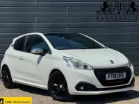 Used Peugeot 208 Prestige 208 HP (152 kW) 2018 White Hatchback