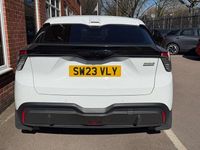 Begagnad MG MG4 EV SE 319 kW (435 HK) 2023 Vit Halvkombi