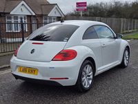 Używany VW Beetle Design 105 KM (77 kW) 2016 Biały Hatchback