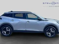 Begagnad Peugeot e-2008 Allure 98 kW (134 HK) 2024 Grå SUV