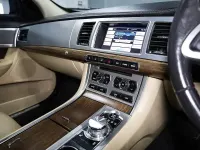 Gebraucht Jaguar XF Luxury 163 PS (119 kW) 2014 Blau Limousine