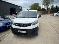 Usado Vauxhall Vivaro Edition 120 HP (88 kW) 2020 Branco Monovolume