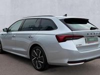 Usado Skoda Octavia SportLine 150 CV (110 kW) 2025 Plateado