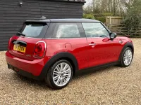 Usado Mini Cooper Hatch 136 CV (100 kW) 2017 Rojo Utilitario