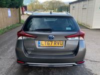 used Toyota Auris Hybrid 