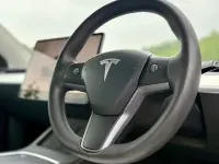 Używany Tesla Model Y Long Range AWD 286 kW (389 KM) 2025 SUV