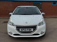 Used Peugeot 208 Allure 82 HP (60 kW) 2013 White Hatchback