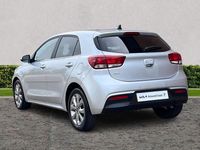 Begagnad Kia Rio 2023 Silver Halvkombi