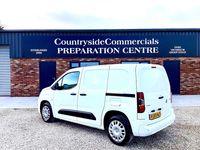 Second-hand Vauxhall Combo Sportive 100 CP (73 kW) 2019 Alb Monovolum