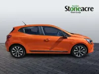 Used Renault Clio V Evolution 143 HP (105 kW) 2023 Orange Hatchback