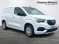 Second-hand Vauxhall Combo S 100 CP (73 kW) 2023 Alb Monovolum