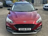 Begagnad Ford Focus Active 2019 Röd Halvkombi