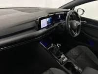 Używany VW Golf VIII R-line 150 KM (110 kW) 2023 Biały Hatchback