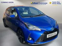 Usado Toyota Yaris Hybrid Design 101 CV (74 kW) 2018 Azul Utilitario