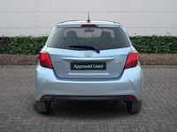 Used Toyota Yaris 99 HP (72 kW) 2016 Blue Hatchback