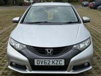 Begagnad Honda Civic EX 142 HK (104 kW) 2012 Silver Halvkombi