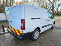 Used Citroën Berlingo 100 HP (73 kW) 2017 White MPV