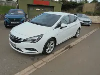 Used Vauxhall Astra SRi 105 HP (77 kW) 2018 White Hatchback