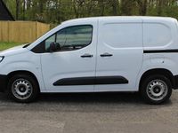 Second-hand Vauxhall Combo S 102 CP (75 kW) 2024 Alb Monovolum