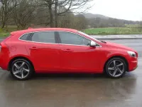 Used Volvo V40 R-Design 120 HP (88 kW) 2015 Red Hatchback