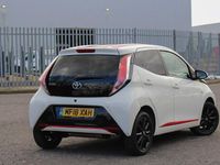 Begagnad Toyota Aygo x-press 2018 Vit Halvkombi