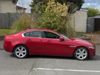 Usado Jaguar XE Portfolio 180 HP (132 kW) 2015 Vermelho Sedan