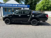Käytetty Mitsubishi L200 176 HP (129 kW) 2013 Musta Nouto
