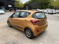 Used Hyundai i10 Premium 87 HP (63 kW) 2015 Orange Hatchback