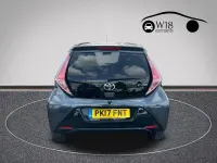 Begagnad Toyota Aygo X-clusiv 69 HK (50 kW) 2017 Grå Halvkombi