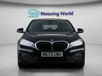Begagnad BMW 118 136 HK (100 kW) 2022 Svart Halvkombi