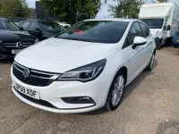 Begagnad Vauxhall Astra Design Edition 2018 Vit Halvkombi