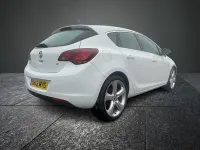 Used Vauxhall Astra SRi 115 HP (84 kW) 2012 White Hatchback