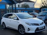 Used Toyota Auris Hybrid 136 HP (100 kW) 2014 White Estate