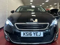 Usado Peugeot 308 Allure 130 CV (95 kW) 2016 Negro Utilitario