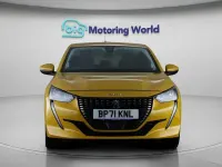 Second-hand Peugeot 208 Allure Premium 100 CP (73 kW) 2022 Galben Hatchback