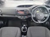 Used Toyota Yaris Design 99 HP (72 kW) 2017 Red Hatchback